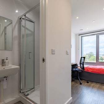 Platinum En Suite - Image 3